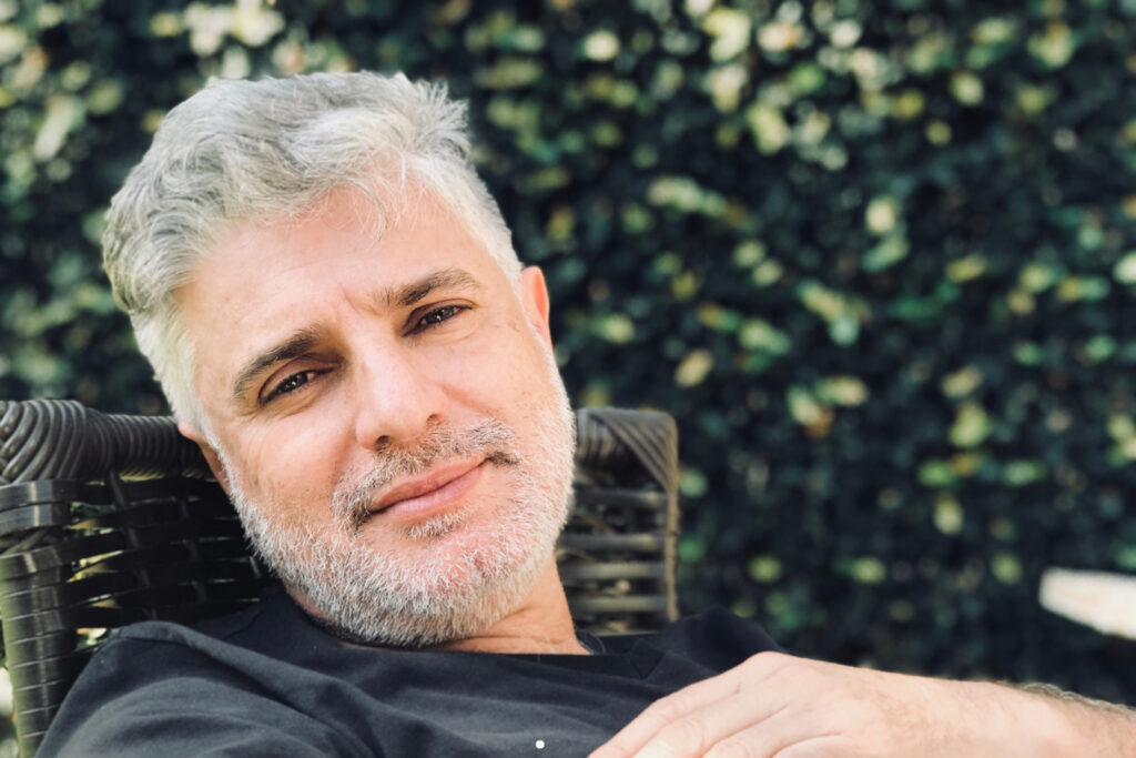 Autoconhecimento: A Chave para Relacionamentos Sólidos